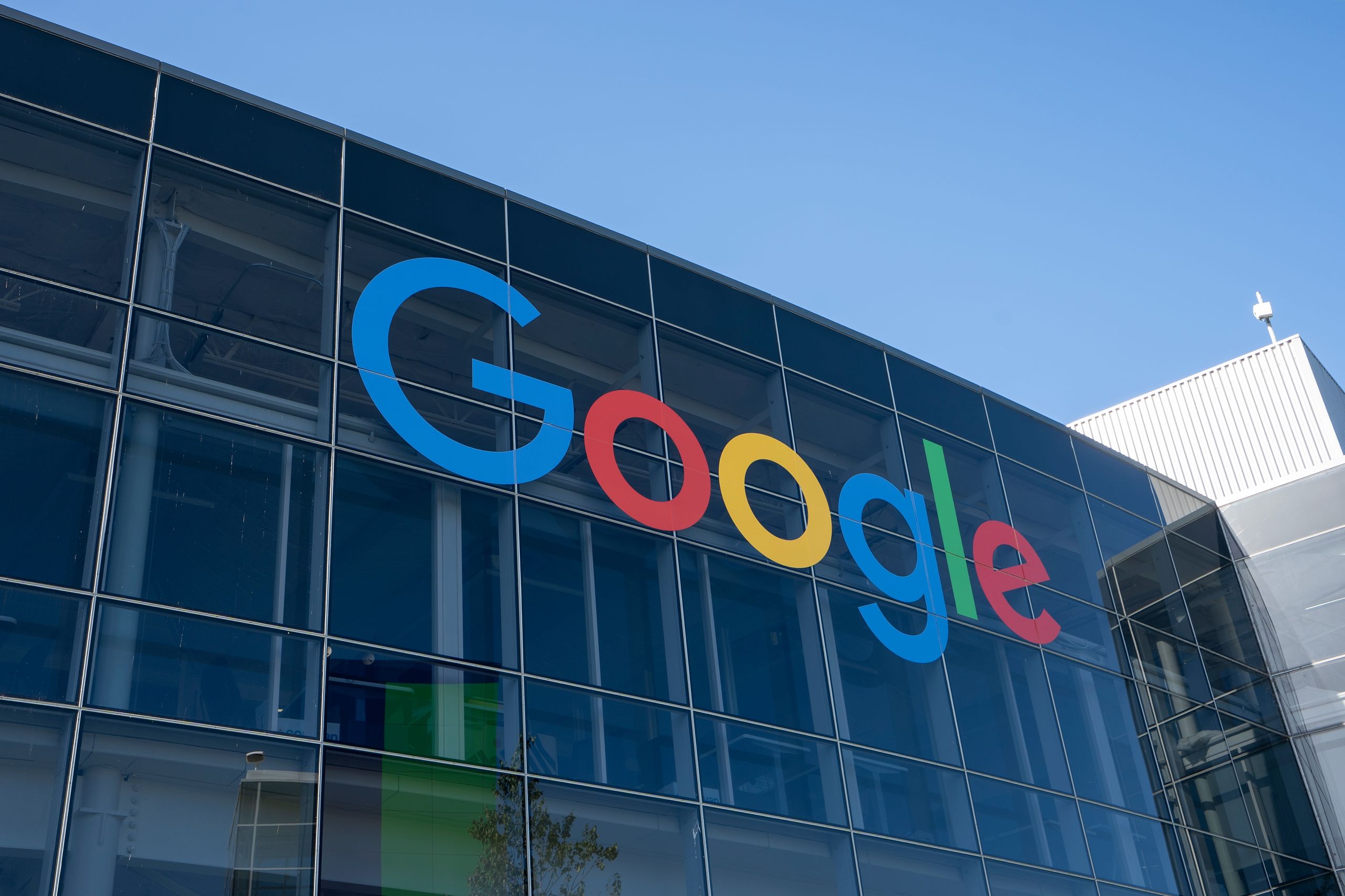 google-mo-rong-hop-dong-voi-lau-nam-goc-1.jpeg