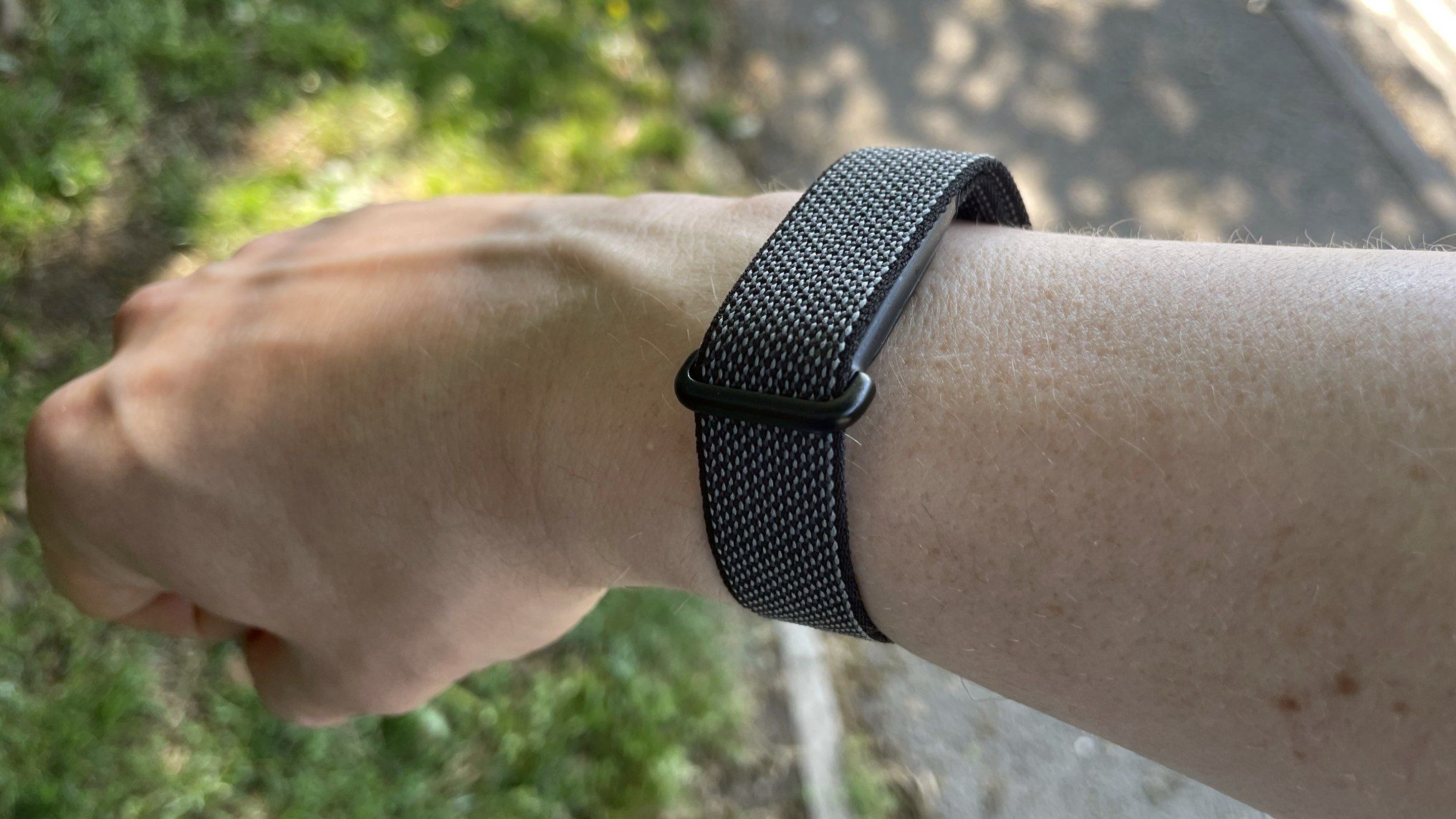 nguoi-dung-fitbit-cu-phan-no-toi-an-tuong-google-fitbit-air-1.jpeg