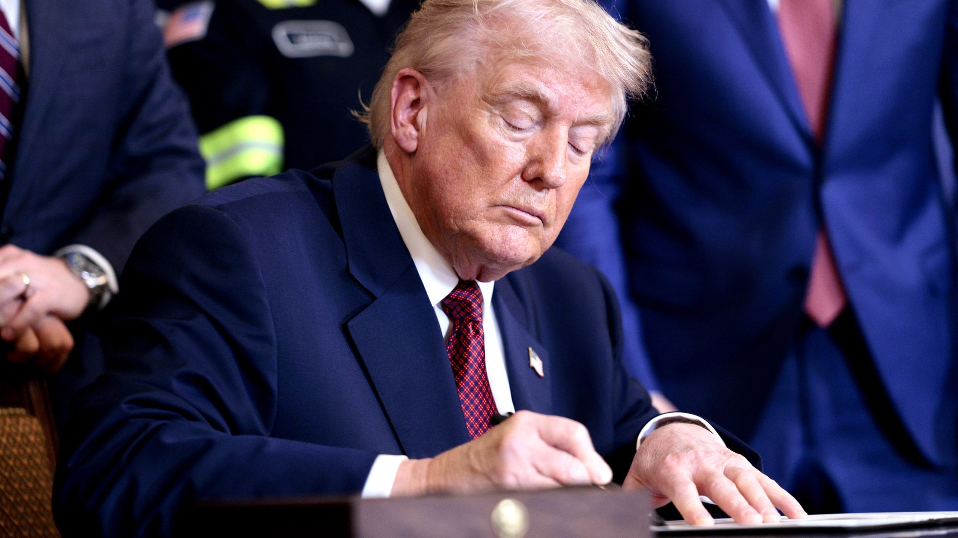 nha-trang-cua-trump-muon-quan-ly-ai-gay-tranh-cai-1.jpeg
