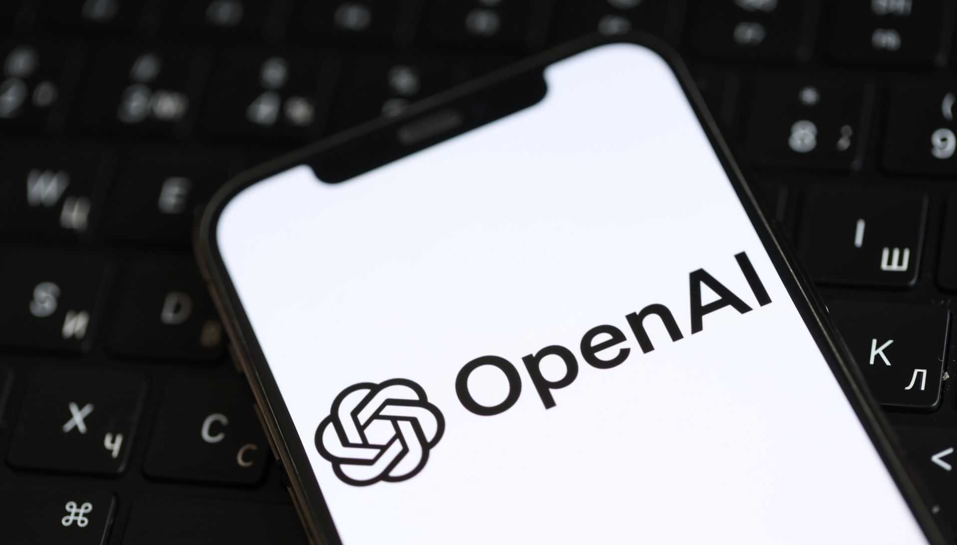 openai-mo-goi-uu-tien-nang-luc-tinh-toan-toi-ba-nam-1.jpeg
