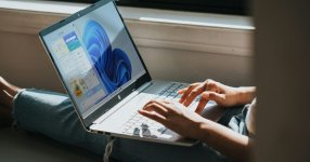 ai-khien-laptop-windows-lep-ve-truoc-macbook-1.jpeg