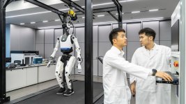 tuong-lai-da-den-luoi-dien-trung-quoc-van-hanh-bang-robot-1.jpeg